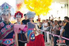 云南楚雄：千年彝绣变身时尚产业 “十四五”产值破11亿元